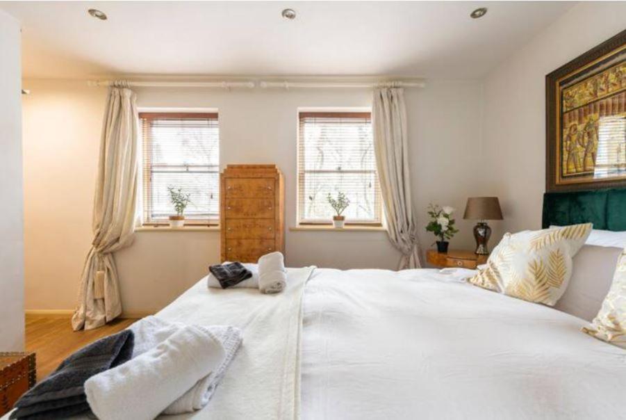 Super Central Beautiful Three Bedroom ลอนดอน ภายนอก รูปภาพ