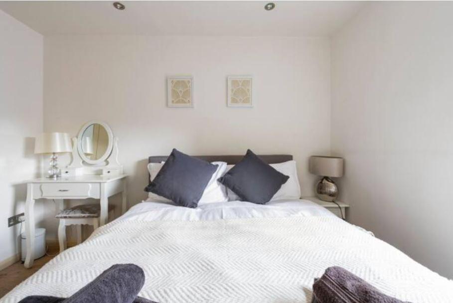 Super Central Beautiful Three Bedroom ลอนดอน ภายนอก รูปภาพ