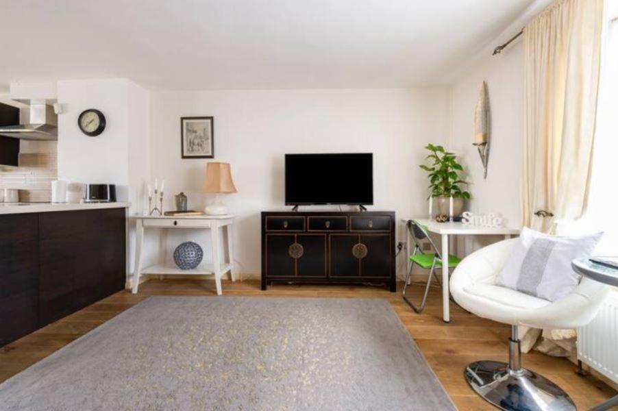 Super Central Beautiful Three Bedroom ลอนดอน ภายนอก รูปภาพ