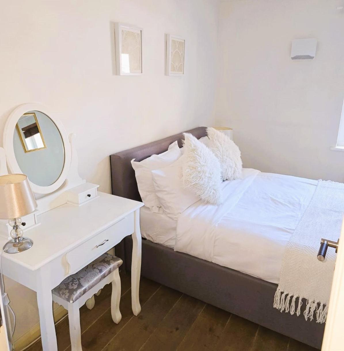 Super Central Beautiful Three Bedroom ลอนดอน ภายนอก รูปภาพ